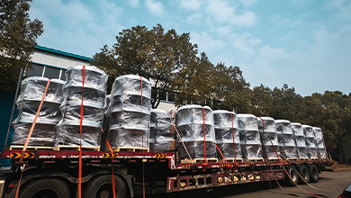 ការដឹកជញ្ជូនឧបករណ៍ធ្វើឱ្យសកម្មធុងសំរាមយ៉ាងច្រើន៖ ការផ្គត់ផ្គង់បរិមាណច្រើនដែលអាចទុកចិត្តបានសម្រាប់អតិថិជនឧស្សាហកម្មសកល